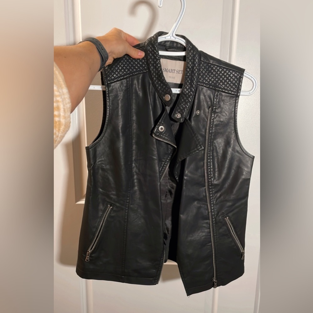 LEATHER VEST